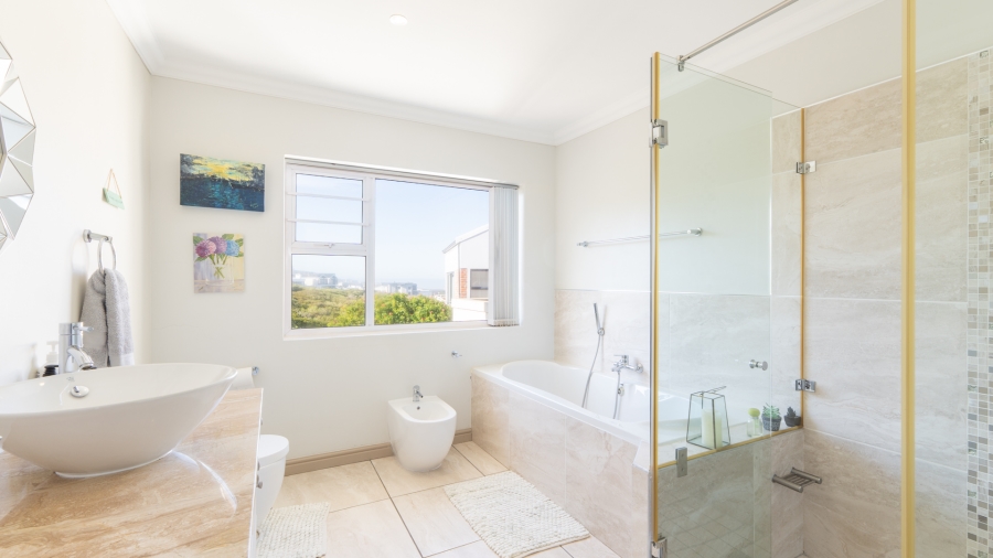 4 Bedroom Property for Sale in Yzerfontein Western Cape